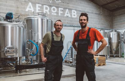 Près de Nantes : Aerofab, la microbrasserie qui révolutionne la bière artisanale en canette
